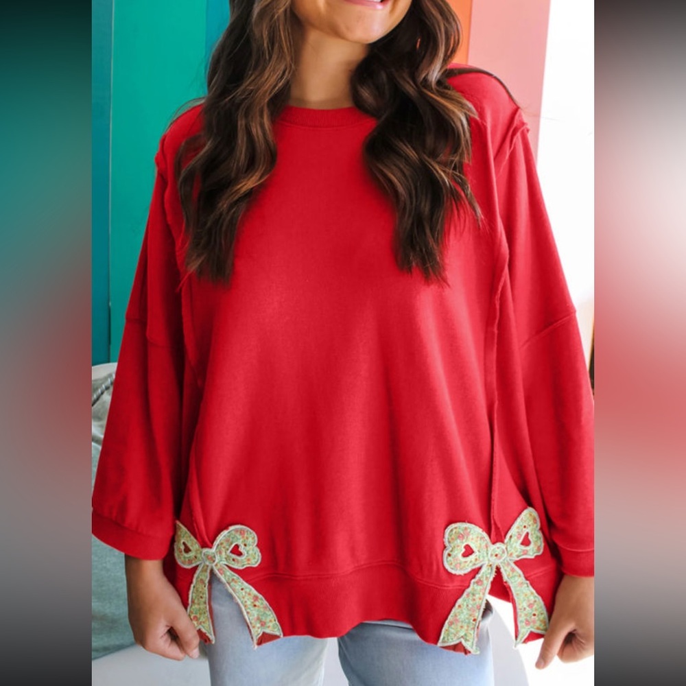 1100. Floral bow Applique oversized sweatshirt in red